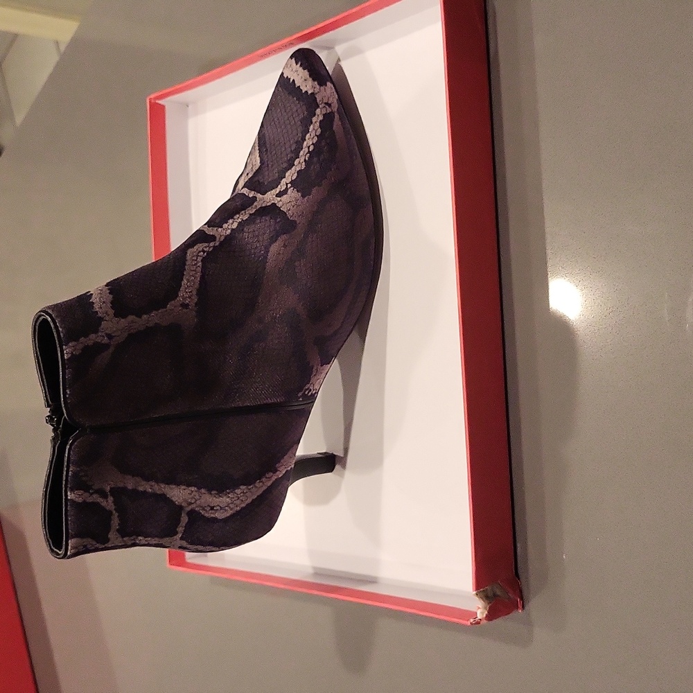 VANELi booties 1 1/2 inch kitten heel